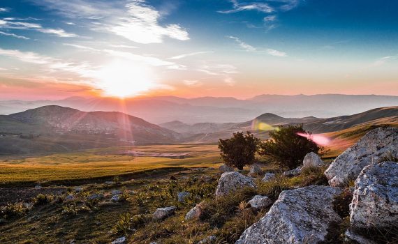 картинка образ апреля 2018 "Солнце над горами"