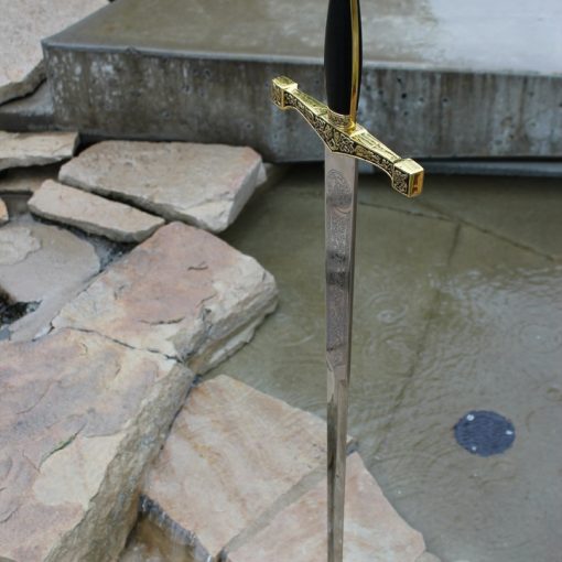 картинка октябрь 2017 образ "Меч в камне"