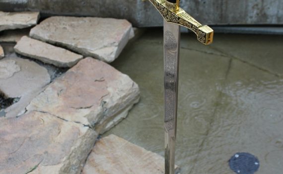 картинка октябрь 2017 образ "Меч в камне"